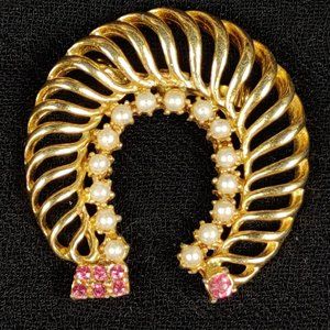 Vintage Gerrys Horseshoe Brooch Pin Faux Pearls Pink Rhinestones Chic Gold Tone